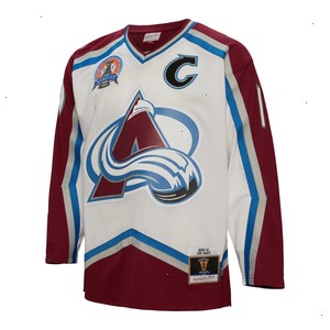 Joe Sakic Colorado Avalanche Mitchell & Ness 2000/01 Captain Patch Blue Line Player Jersey - White